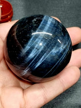 Load image into Gallery viewer, Hawkseye tigers eye (blue) Sphere 0165
