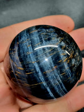 Load image into Gallery viewer, Hawkseye Tiger&#39;s eye (blue) Sphere 0163

