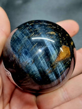 Load image into Gallery viewer, Hawkseye Tiger's eye (blue) Sphere 0159
