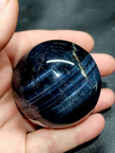 Load image into Gallery viewer, Hawkseye Tiger's eye (blue) Sphere 0162
