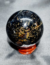 Load image into Gallery viewer, Hawkseye Tiger's eye (blue) Sphere 0162
